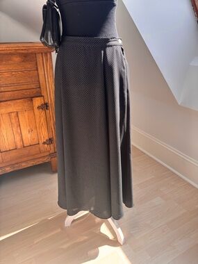 Liz Claiborne Polka Dot Midi Skirt 🖤